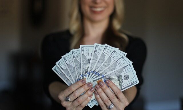 Ile zarabia się w Rossmanie? Ile zarabia się w Rossmanie?