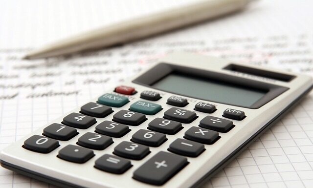 Ile zarabia doradca finansowy?