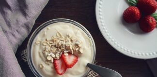 Ile gram białka ma jogurt naturalny? Ile gram białka ma jogurt naturalny?